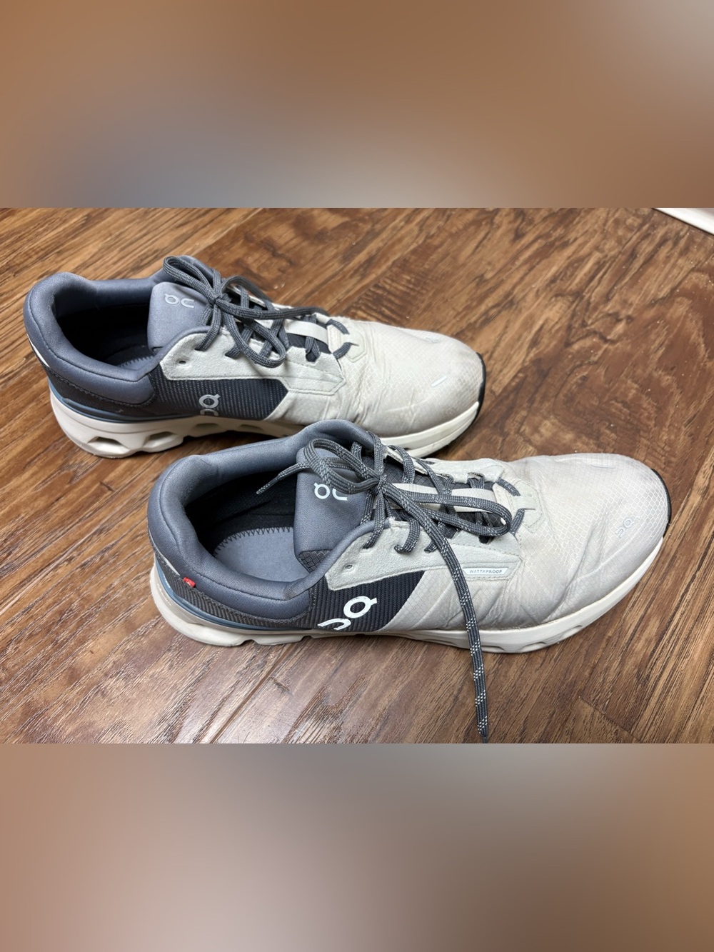 On Running Men's Cloudrunner Light Gray & Dark Gray Athletic Shoes